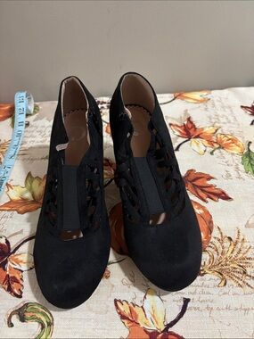Black Women's Suede Heels